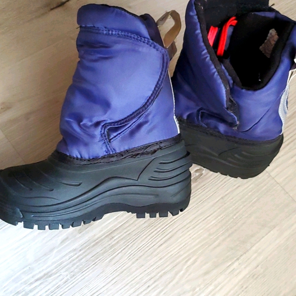 Kids Snow boots size 11